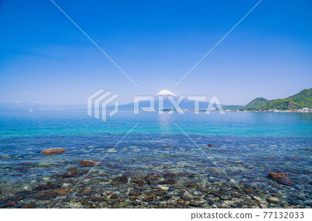 (靜岡縣)從伊豆海岸眺望駿河灣的富士山 (靜岡縣)從伊豆海岸眺望駿河灣的富士山 77132033