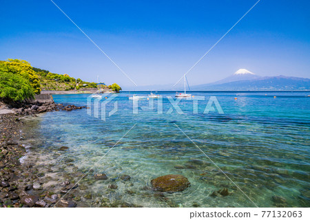 (Shizuoka Prefecture) Mt. Fuji over Suruga Bay seen from the coast of Izu (Shizuoka Prefecture) Mt. Fuji over Suruga Bay seen from the coast of Izu 77132063