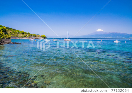 (Shizuoka Prefecture) Mt. Fuji over Suruga Bay seen from the coast of Izu (Shizuoka Prefecture) Mt. Fuji over Suruga Bay seen from the coast of Izu 77132064