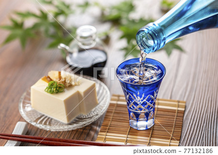 Cool and Sake 77132186