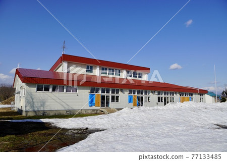 Tsukigata Municipal Chiraiotsu Elementary School / Closed School Tsukigata Municipal Chiraiotsu Elementary School / Closed School 77133485