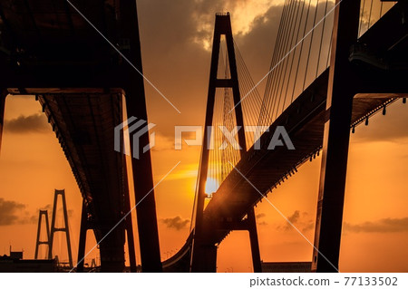 Nagoya City Morning glow famous port Triton (Meiko Nishi Ohashi) 77133502