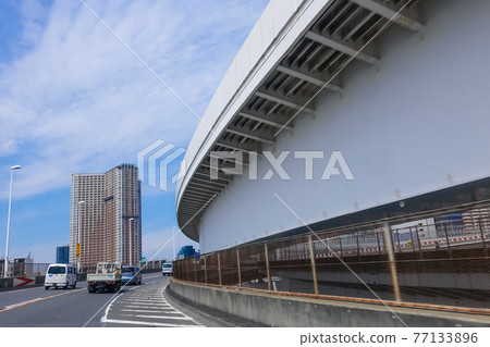 從彩虹橋芝浦側引道（環形橋）看到的高層公寓 77133896