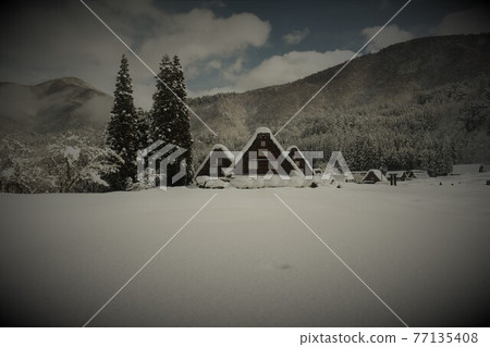 f Gassho-zukuri of winter scenery 77135408