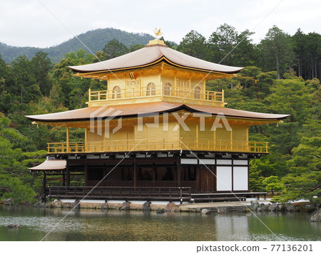 春天的茅草屋頂金閣寺 春天的茅草屋頂金閣寺 77136201