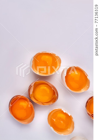 Vertical shot of broken chickens eggs. 77136319