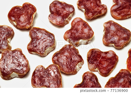 Spanish white mold salami Hue 77136900