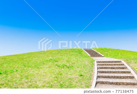 藍天和新鮮的青山 77138475