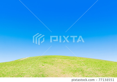 藍天和新鮮的青山 77138551