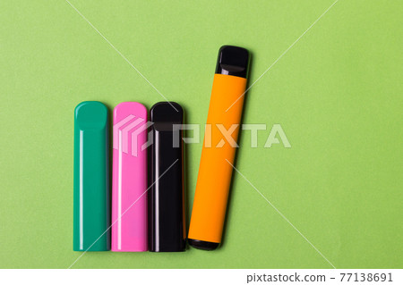 Set disposable pods vape in the green background 77138691