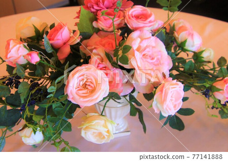 Pink table flower bouquet Pink table flower bouquet 77141888