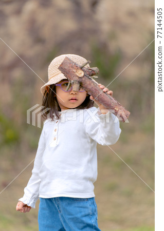 Girls wearing glasses 77144505