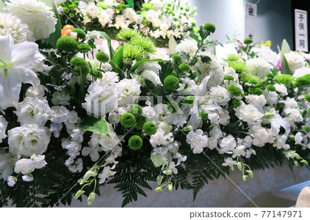 White and green flower altar 77147971