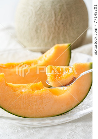 雕刻紅肉瓜（可能是瓜） 77148201