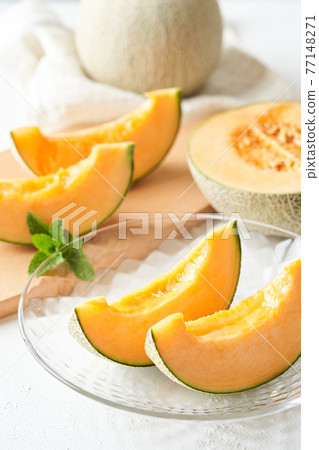 雕刻紅肉瓜（可能是瓜） 77148271