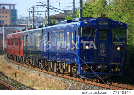 Sightseeing trains "Isaburo Shinpei" "Kawasemi Yamasemi" (JR Kyushu) Sightseeing trains "Isaburo Shinpei" "Kawasemi Yamasemi" (JR Kyushu) 77148344