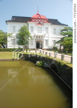 木製白牆“Great Ball Gardens(當地人民博物館)”(山形縣鶴岡市巴巴鎮) 木製白牆“Great Ball Gardens(當地人民博物館)”(山形縣鶴岡市巴巴鎮) 77150563