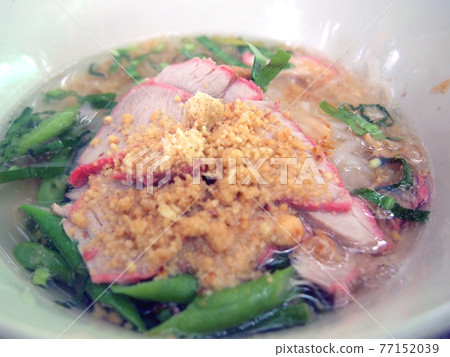 Thai noodle 77152039