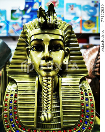tutankhamun statue as nice souvenir 77152629