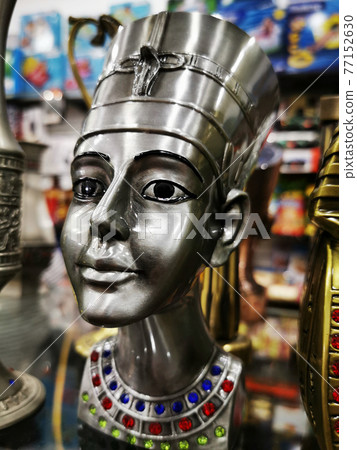 tutankhamun statue as nice souvenir 77152630