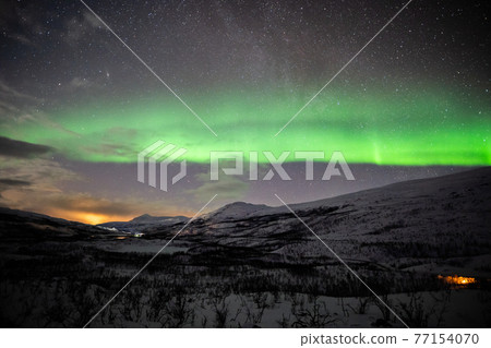 Let's go on a journey to appreciate the aurora Let's go on a journey to appreciate the aurora 77154070