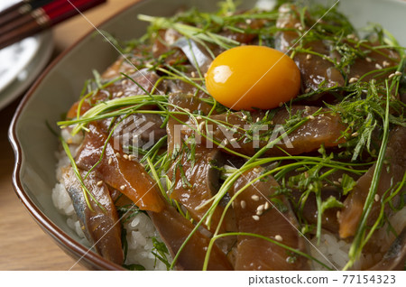 Yellowtail tekone sushi 77154323