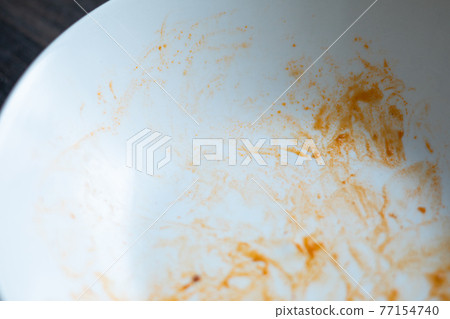 Plate with oil stains (tomato sauce stains) 77154740