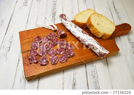 西班牙白黴香腸色和法國麵包 77156220