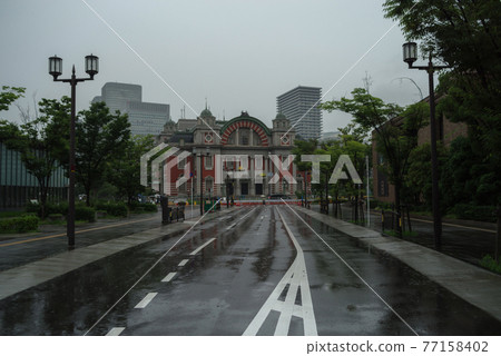 Nakanoshima-dori in the rain before it became a pedestrian space in Nakanoshima, Osaka 77158402