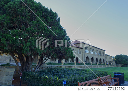 從斯坦福橢圓球場看斯坦福大學的主四邊形 從斯坦福橢圓球場看斯坦福大學的主四邊形 77159292