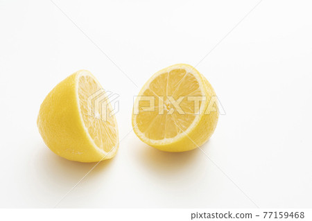 Cut lemon 77159468