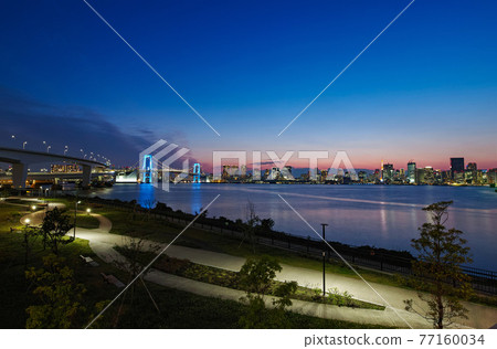 Illuminated Rainbow Bridge (blue) scenery seen from the vicinity of Tokyo / Toyosu Gururi Park Illuminated Rainbow Bridge (blue) scenery seen from the vicinity of Tokyo / Toyosu Gururi Park 77160034