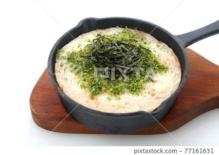 Oven-baked octopus and grated yam 77161631