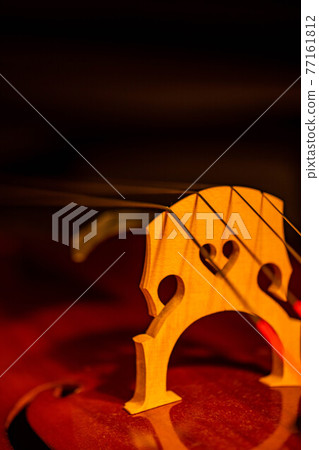 大提琴特寫 77161812