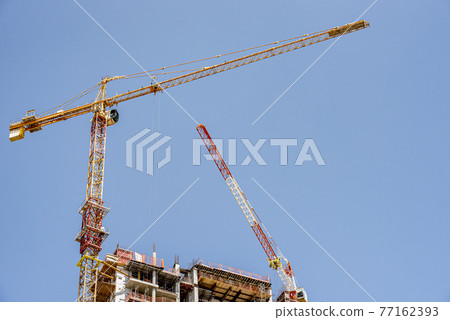 jerusalem, israel. 11-01-2021. A crane in the middle of the construction of a residential building on Jaffa Street 77162393