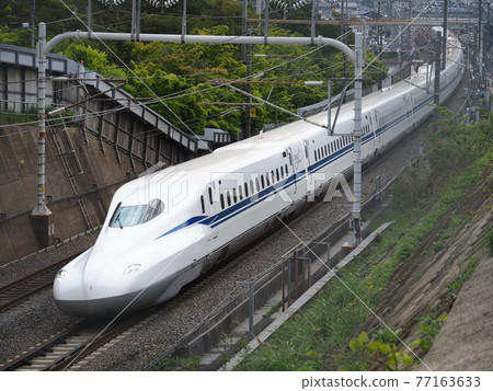 大津市石山附近的新幹線 N700S H2 列車 77163633