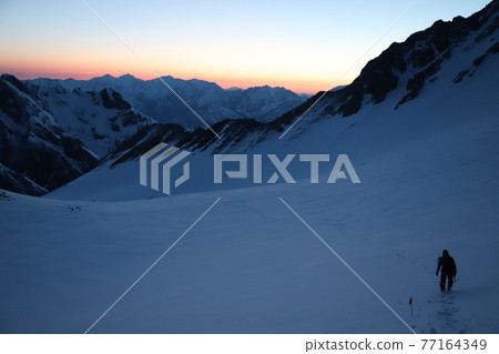 Climbers heading to Mt. Tsurugi in the midwinter 77164349