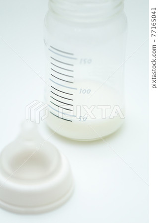 Powdered milk in a baby bottle 77165041