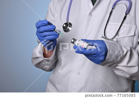 Doctor Fills Syringe with Moderna Covid Vaccine Doctor Fills Syringe with Moderna Covid Vaccine 77165085