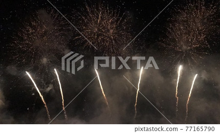 Fireworks at the Ashida River Fireworks Festival in Fukuyama City, Hiroshima Prefecture 77165790