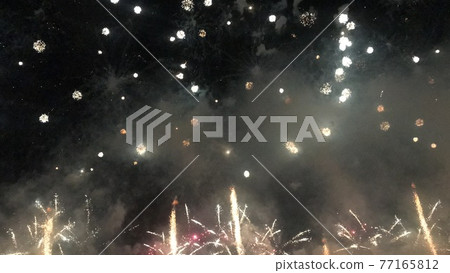 Fireworks at the Ashida River Fireworks Festival in Fukuyama City, Hiroshima Prefecture 77165812