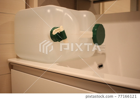 Place the water tank in the washroom and use it in the event of a disaster 77166121