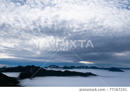 雲海之上的北日高山脈 雲海之上的北日高山脈 77167201