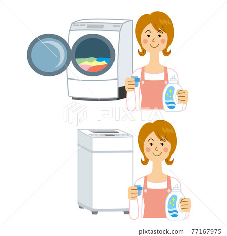 把洗滌劑放的婦女在洗衣機 77167975