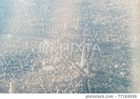 從天空看到的天空樹和東京的城市景觀 從天空看到的天空樹和東京的城市景觀 77169099