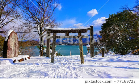 Kanno Shrine on a heavy snowy day once every five years 77169722