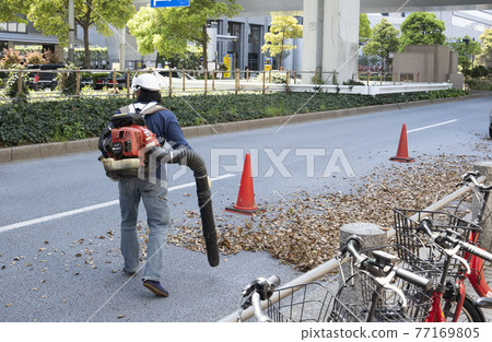 Street cleaner, road cleaner, picking up fallen leaves, blower, 77169805
