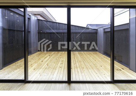 South facing sliding window South facing sliding window 77170616