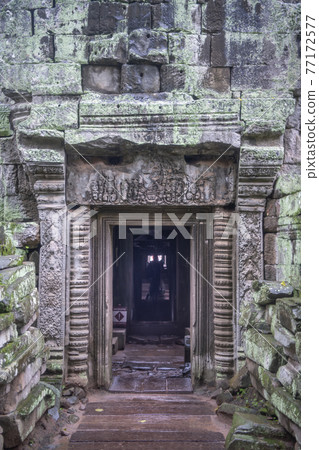 Angkor Wat is the largest temple in the world, it rains in the rainy season (Cambodia, 04.09. 2019) 77172577