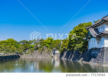東京皇居外苑江戶城富士見塔和櫻田辰見塔的城市景觀 東京皇居外苑江戶城富士見塔和櫻田辰見塔的城市景觀 77174565